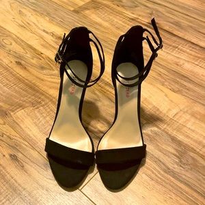 Just Fab gold heeled stilettos size 7